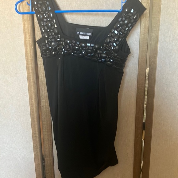 Un Deux Trois Black Embellished top 10 - Picture 1 of 5